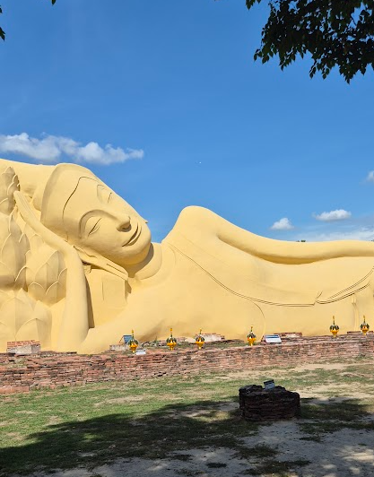 Estátua de Buda reclinado do Wat Lokaya Sutha